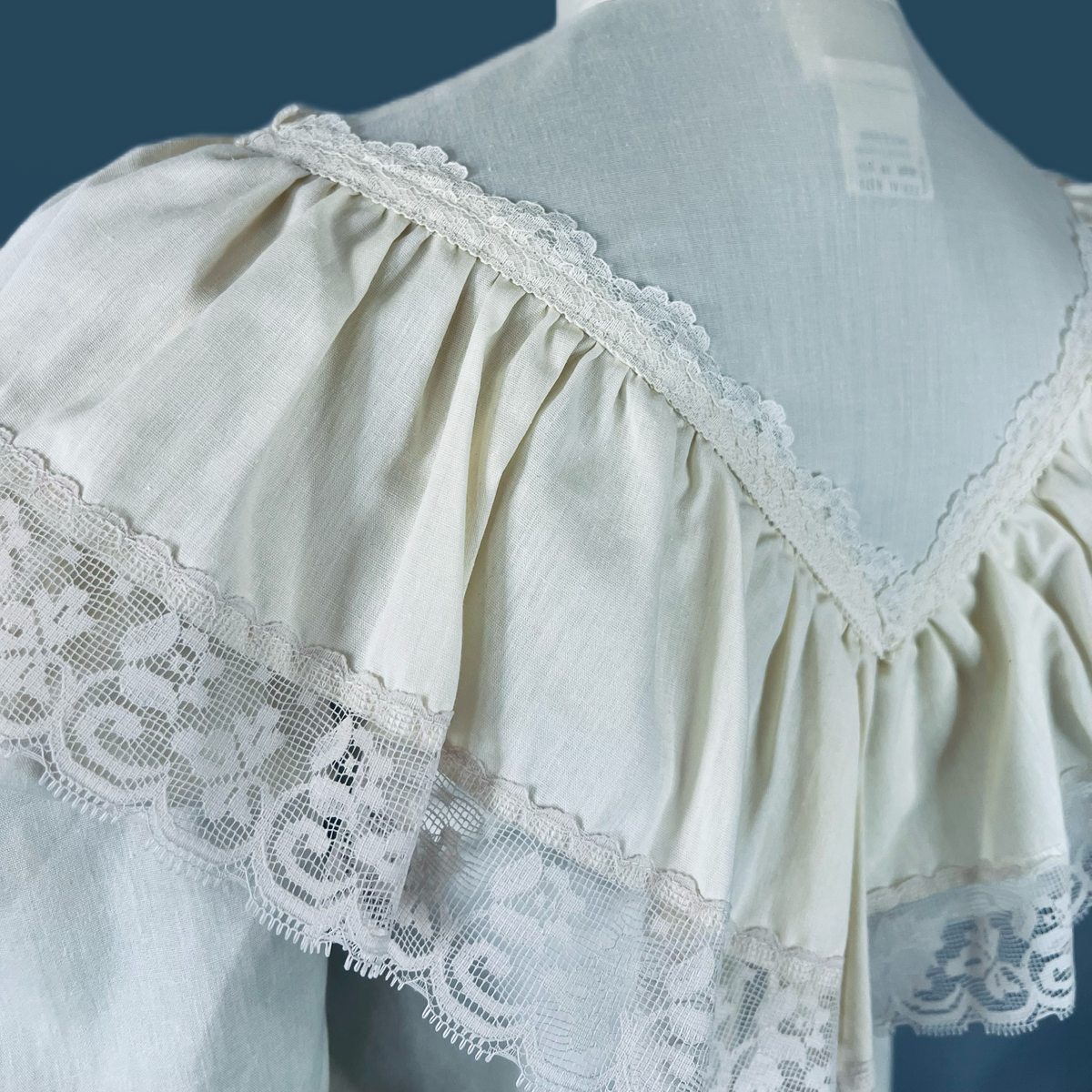Gunne Sax Creme Victoriana Lace + Cotton Blouse — vintage 1970s Gunne Sax top