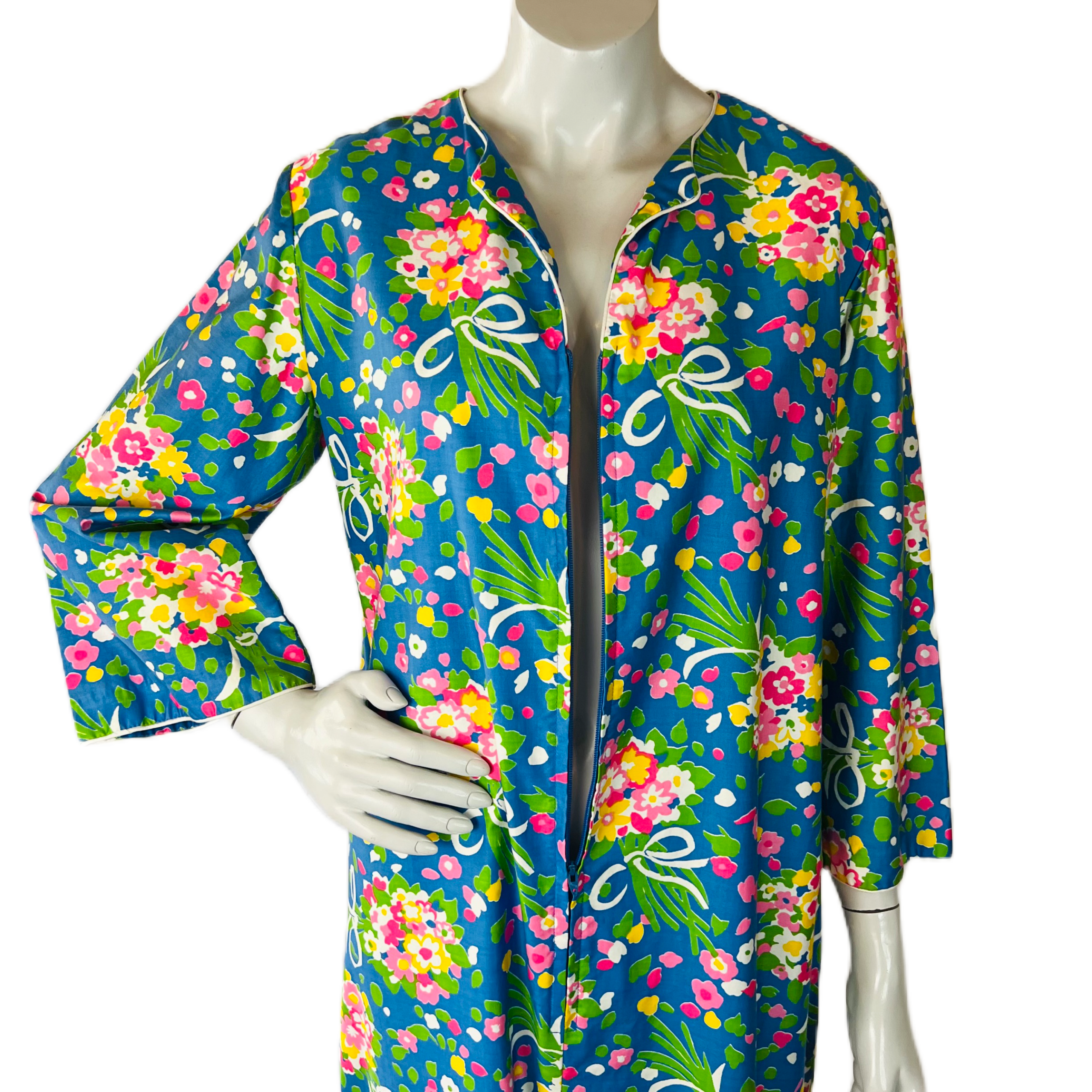 60s/70s Polished Cotton Flower Bouquet Print Zip Up Caftan — vintage 1960s Gerry caftan in white, blue