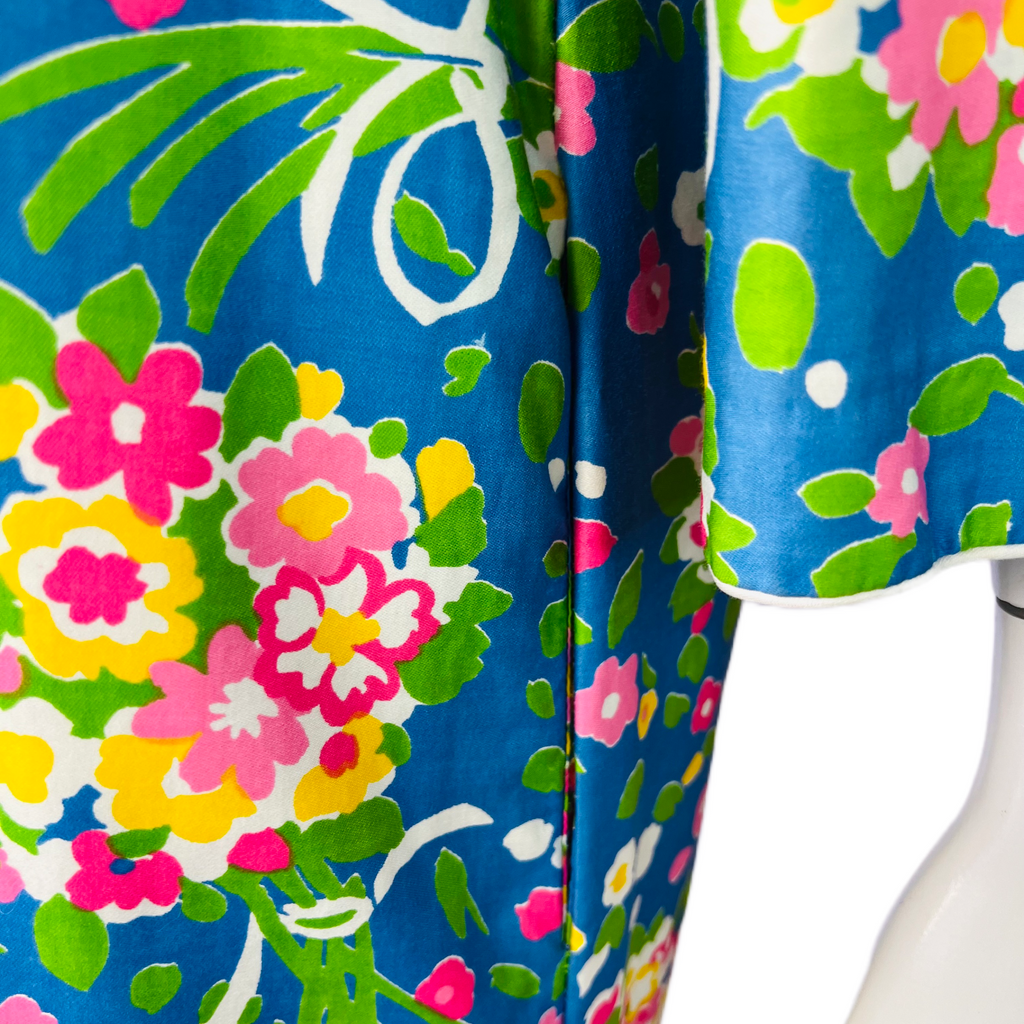 60s/70s Polished Cotton Flower Bouquet Print Zip Up Caftan — vintage 1960s Gerry caftan in white, blue