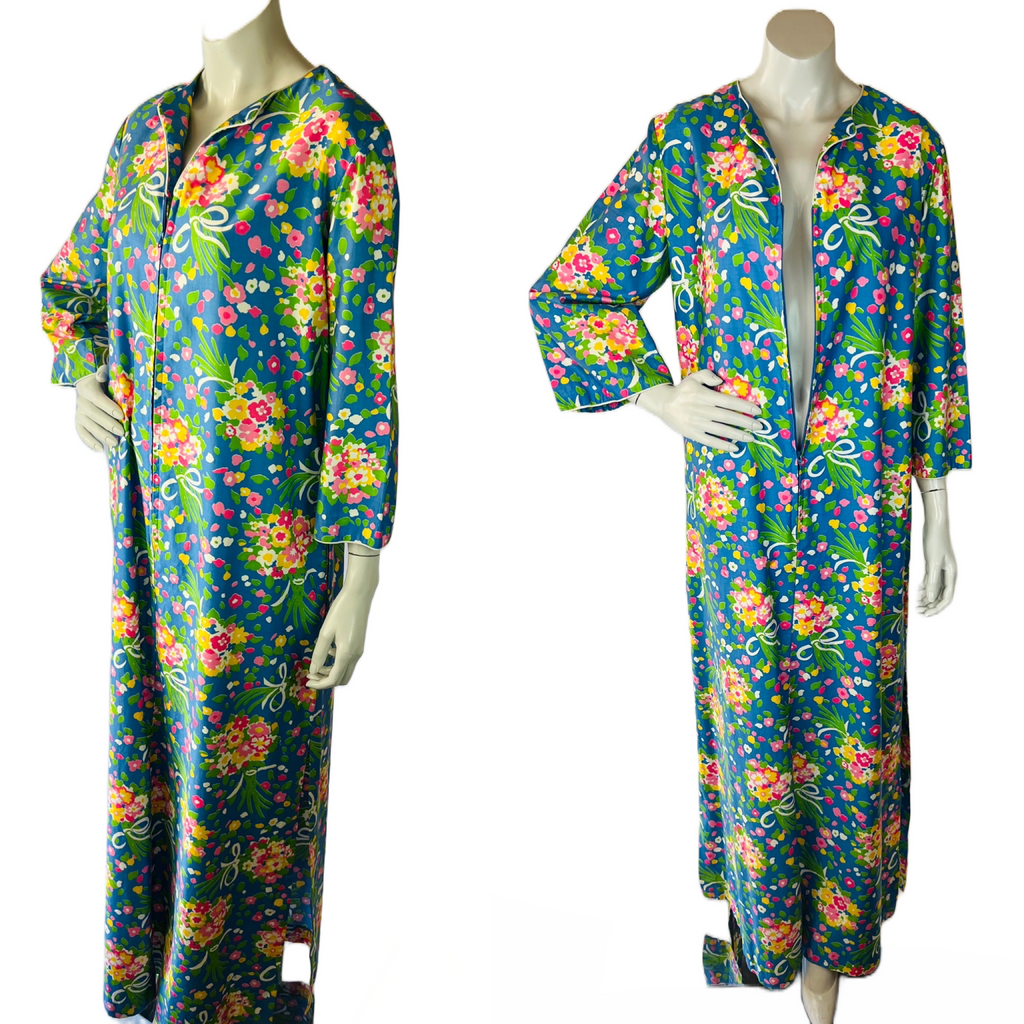 60s/70s Polished Cotton Flower Bouquet Print Zip Up Caftan — vintage 1960s Gerry caftan in white, blue