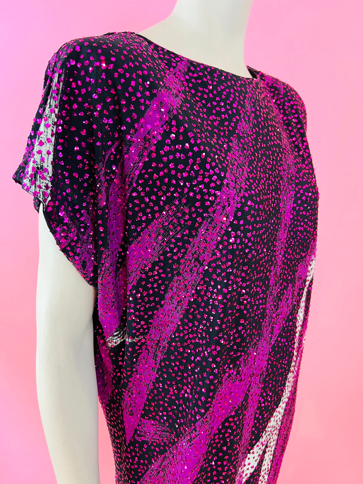 Magenta Glitter Saks Fifth Avenue 70s Disco Caftan — vintage 1970s Saks Fifth Avenue caftan in pink