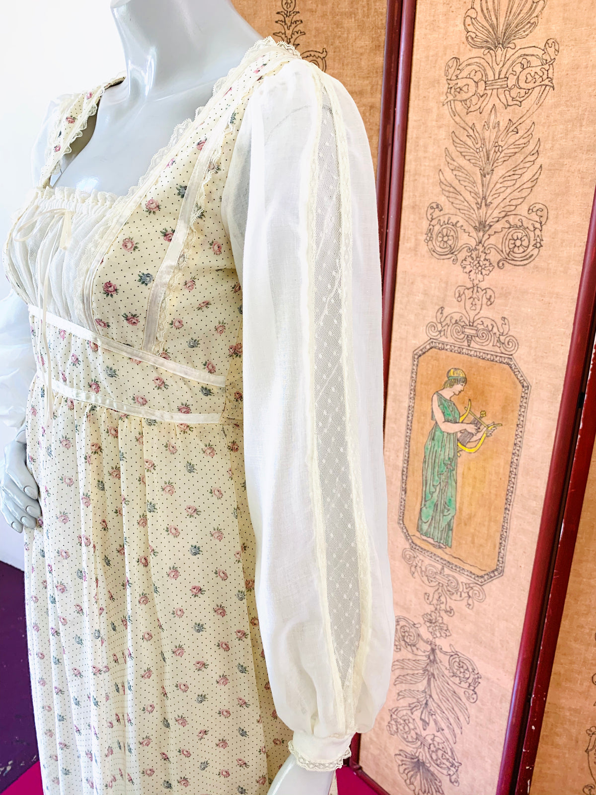 This Gunne Sax vintage dress has all of the romantic hippie California vibes we dream of.
