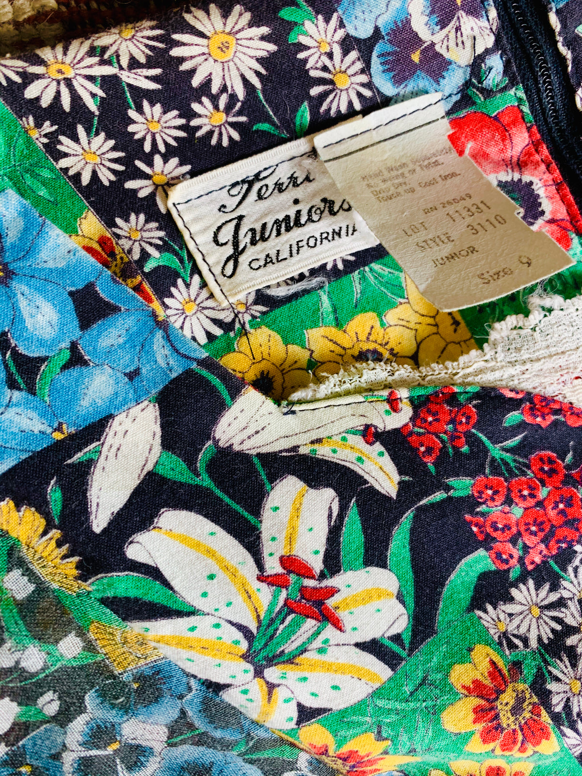 Terri Juniors California label on a 1970s hippie dream dress!